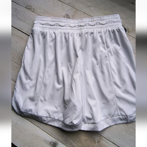 Men's Puma Dry Cell Foundation White Shorts Basketball Tennis Size Small NWT - Picture 5 of 6